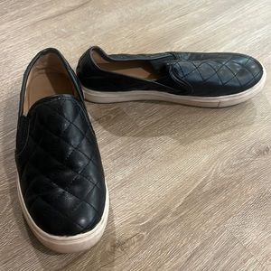 Quilted faux leather slide on shoes 6.5 accepting offers